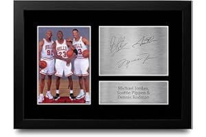 HWC Trading FR A4 Michael Jordan Dennis Rodman and Scottie Pippen Chicago Bulls Regali Stampati Autografo Firmato Immagine Per Gli Appassionati Di Basket Memorabilia - A4 Framed