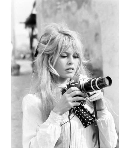 Brigitte Bardot -cigarette - black and white - beautiful