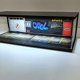 Diorama Garaj 1/64 &Ouml;l&ccedil;ek 8 Ara&ccedil;lık &ndash; LED Işıklı USB &Ccedil;alışan Model Araba Sergileme Standı &ndash; Pleksi Kapaklı Dekoratif Vitrin