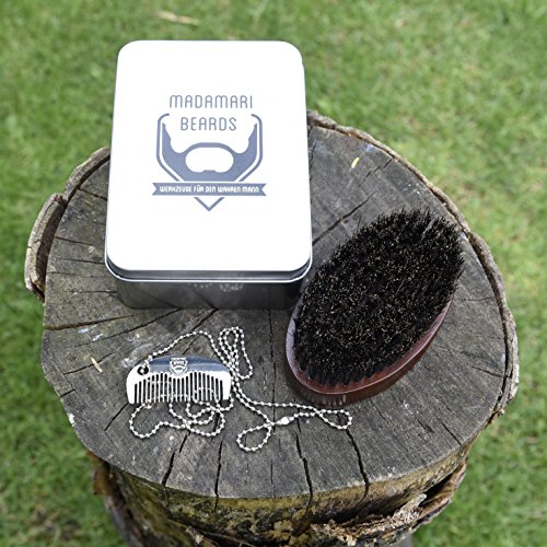 Bartbürste & Bartkammkette zur Bartpflege – Hochwertiges Bartpflege-Set – MADAMARI BEARDS – Bartbürste mit Wildschweinborsten inklusive Bartkamm aus Metall zur Pflege unterwegs – Metallbox für eine ideale Geschenkidee – Besonders weiche Borsten - 4