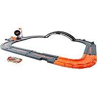Hot Wheels City Coffret Extension Ville avec 10 éléments, 1 base avec connecteurs et diverses sections de piste, 1 voiture Ho