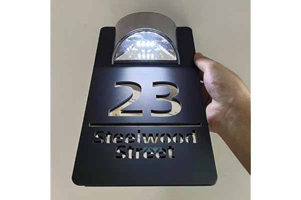 Personligt husnummer lampa exteriör solhus nummer skylt 3D akryl laserskärning gatunamn dörr solskylt (18 x 32 cm, svart