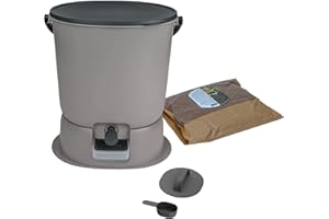 SKAZA EXCEEDING EXPECTATIONS. Skaza Bokashi Essential (15,3 litri) + base | Compostiera da giardino in plastica riciclata | Starter Set + incl. 1 kg di avviamento fermentazione, grigio chiaro