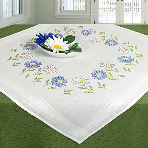 Zauberhafte Stickpackung " BLUMENDUO " mit dekorativen BLUMEN in weiß und zartem blau - Stickdecke 80 cm x 80 cm - Kreuzstich - Hohlbeinstich - vorgezeichnet - Stickgarn aus 100 % Baumwolle - fertig gesäumt mit eingewebtem Zierrand - qualitativ hochwertig - zum Sofort-Loslegen - Mitteldecke 80 cm x 80 cm - zum Selbersticken - aus dem KAMACA-SHOP