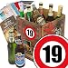 Produktbild 19. Geburtstag Geschenk für Freund- Bier Geschenkebox mit Bieren der Welt + INKL Geschenk Karten + Bier - Bewertungsbogen + Bierbuch + Bierset + Bier Geschenk + Personalisierte Geschenk-Box - 19 + Bier - Geschenke für Männer + Besser als Bier selber machen oder selbst brauen + Geburtstagsgeschenke für 19ten Geburtstag Geschenkkorb für Männer Geschenk zum Geburtstag für den Freund Bier-Geschenkkorb Geburtstag 19 Mann Bier Geschenke für Männer 19. Geburtstag Freund Geschenk