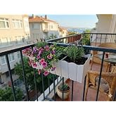 45 x15x16 Ebatlarında Dekoratif Beyaz &Ccedil;it G&ouml;r&uuml;n&uuml;ml&uuml; Balkon Saksısı Demir Kancalar İle Asılabilir