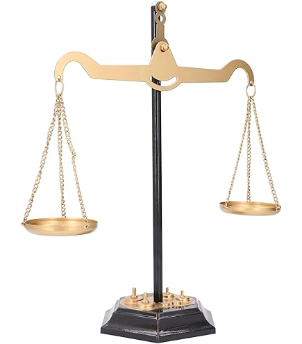 Gouden Weegschalen. Weegschalen Voor De Balans Van De Antieke Meetapparatuur Symbool Rechtspraak Vrijheid Retro Mass Balances Concept Image257479357
