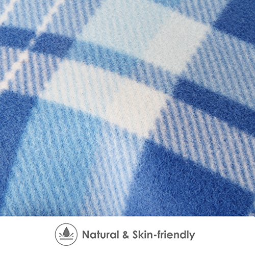 INTEY Picknickdecke 200 x 175 cm mit Weicher Fleece Oberseite und Wasserabweisender Unterseite, Riesengroße Campingdecke mit Handgriff, Blau/ Weiß - 4