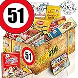 WEITERE PRÄSENTKÖRBE: Bei uns gibt es viele weitere Ideen für DDR-Präsentkörbe gefüllt mit Ostprodukten. Wir bieten Ihnen eine außergewöhnliche Geschenkidee für jeden 