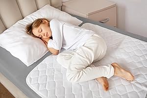 Lynmark® Toddler Potty Training Bed Pads - Soft Waterproof Bedwetting Pee Protector Mat for Kids - Multi-Layer Non-Slip Washable Incontinence Mattress Sheet Absorbs Up to 2000ml - 70 x 85cm, White