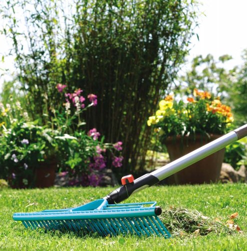 Gardena 3381-20 Rasenrechen Adapter für Combisystem; Wackelfreie Verbindung; Passend zu allen CS Stielen; Korrosionsgeschützt; Grasfangvorrichtung (Arbeitsbreite: 60cm) - 4