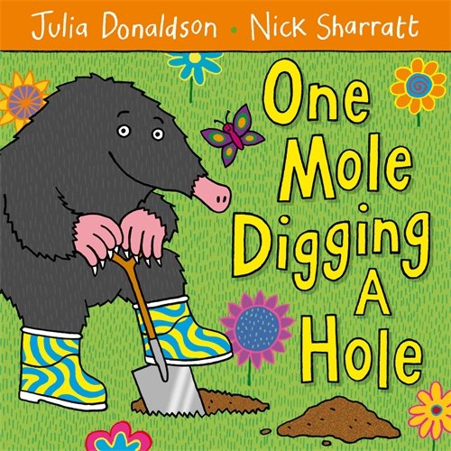 couverture de : One mole digging a hole