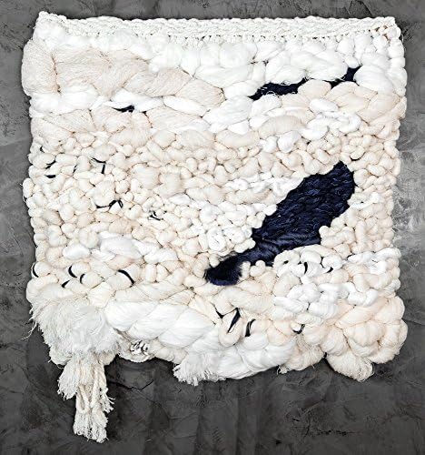 Fine and quality tapestry entirely handmade on white and beige tones.