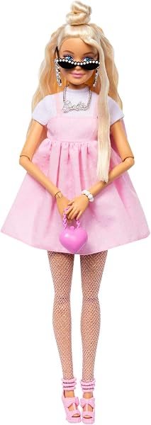 Barbie Deluxe Style Muñeca n. 3 con conjunto de moda Barbiecore, pelo rubio con moño alto, vestido rosa pastel con lazo grande y accesorios como medias de redecilla, HYV27 - 1