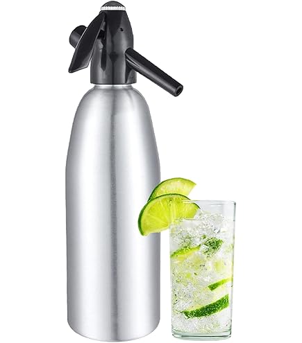 iSi 100530 Twist'n Sparkle Starterset, 1 L, Wassersprudler für Sprudelwasser mit 6 Kohlensäure Kapseln, Soda Maker, Robuste PET-Flasche für Unterwegs, Bar Zubehör für Cocktails und Drinks iSi 100530 Twist'n Sparkle Starterset, 1 L, Wassersprudler für Sprudelwasser mit 6 Kohlensäure Kapseln, Soda Maker, Robuste PET-Flasche für Unterwegs, Bar Zubehör für Cocktails und Drinks