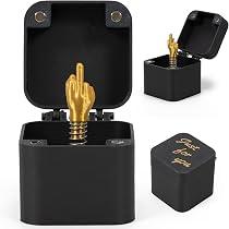 Boîte Cadeau Farce Doigt Majeur – Coffret Surprise 3D Pour Blagues (Noir/Or)