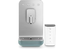 Smeg, Macchina da Caffè Espresso Automatica BCC13EGMEU, Sistema Latte, Macinacaffè Integrato, Sistema Thermoblock, 1,4 L, Cassetto Raccogligocce Rimovibile, Dimensioni Compatte, 1350W, Verde Smeraldo