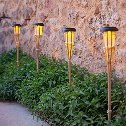 Lights4fun Conjunto de 2 antorchas LED solares de jardín de bambú de 58 cm