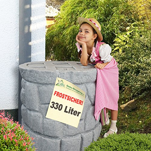 Regentonne Märchenbrunnen granit-grau 330 l, Regenfass FROSTSICHER mit stabilem Deckel und Wasserhahn, schöner und fast unverwüstlicher Regenspeicher, echte Steinstruktur, BRUNNEN wie gemauert