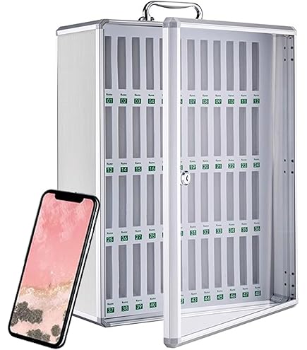 Student Die Op De School Rust En Met Een Mobiele Telefoon Speelt Stock
