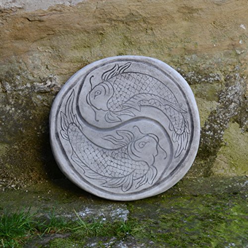 Wunderschöne chinesische japanische Trittplatte Bodenplatte Motiv: Koi aus Steinguss frostfest