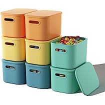 Hoolerry 8 Contenitori Colorati Con Coperchio, In Plastica, Impilabili, Con Manico, Per Scaffali, Scrivania, Sala Giochi, Ufficio (36 X 25 X 24 Cm