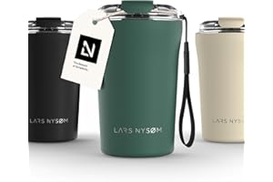 LARS NYSØM Mug Isotherme Cafe to-go avec sangle et couvercle en tritan 380ml | Tasse de voyage 0.38 litre avec isolation | Tasse thermique étanche en acier inoxydable (Pine Green, 380ml)