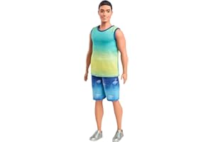 Barbie - Ken Fashionistas n. 236, bambola con capelli neri, canotta blu e verde sfumata, shorts in jeans e sneaker argento, giocattolo per bambini, 3+ anni, HYV00