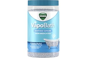 VICKS Vapo Bath – Bath Salt with Soothing Vapours – Infused with Menthol and Camphor Scents – Contains Natural Essential Oils: Eucalyptus, Nutmeg and Cedar Leaf – Non Medicated Vapours - 425g