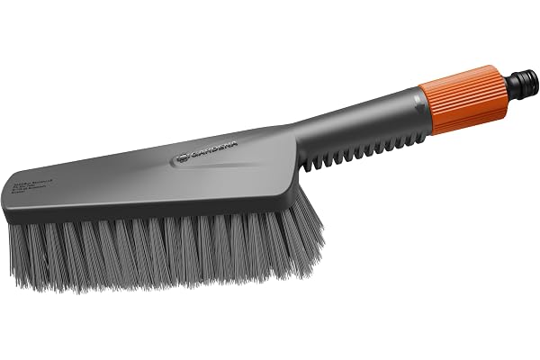 Gardena Cleansystem handborste M soft: Rengöringsborste med slanganslutning, mellanmodell, platt, för mindre och ömtåliga ytor med vattenflödesreglering (18841-20)