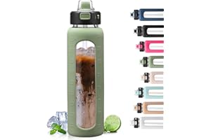 BLUEGO 900ML Bouteille d'eau en Verre avec Poignée et Paille Bouteille d'hydratation avec Manchon en Silicone et Marquage du Temps Gourde de Motivation pour Gym Sport Extérieur Anti-fuite, Olive