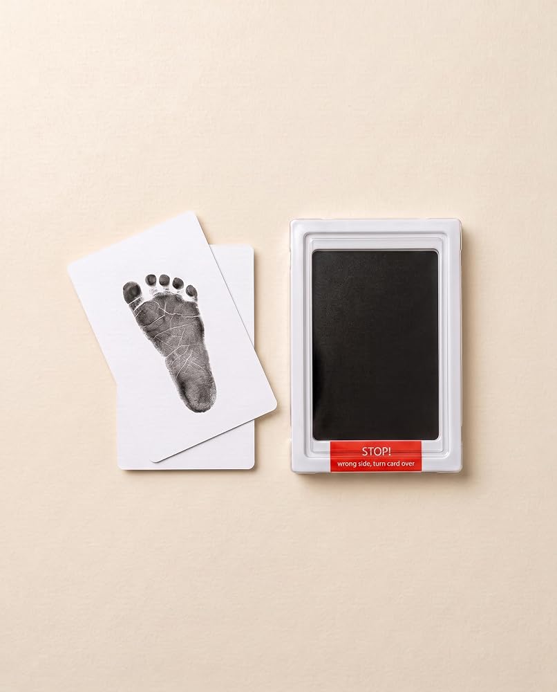 Mürekkepsiz Bebek El ve Ayak İzi Baskı Seti – Cilde Değmeyen Güvenli Ped ve 2 Özel Kart, Yenidoğan Anı Kiti, Baby Shower ve Doğum Hediyesi