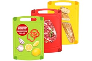 ‎COOLINATO Coolinato – Schneidebrett Kunststoff Bunt 3er Set 29x20cm – Schneidbrett antibakteriell mit Saftrille, Rutschfesten Ecken & Griff - 3 Farben für hygienische Trennung – Spülmaschinenfeste Küchenbretter