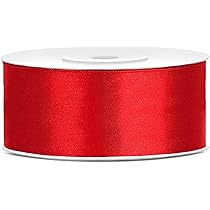 Ruban De Satin Rouge Isé Sur Fond Blanc Et Festif | Photo Premium