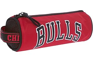 NBA - Astuccio Tombolino Ufficiale NBA, Leggero e Compatto, con Pratica Chiusura a Zip, Ideale per Penne, Matite e Cancelleria, 21x6,5x6,5h cm
