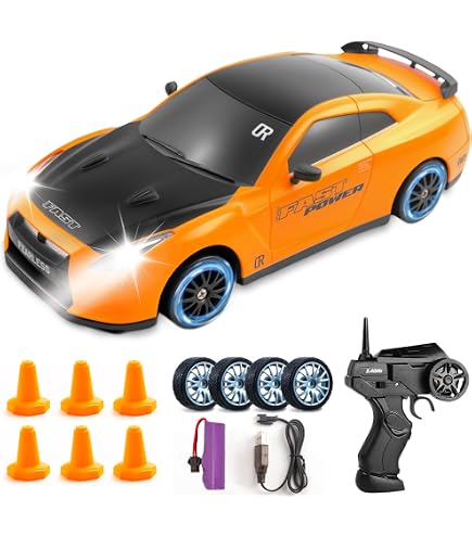 Coche Teledirigido De Drift 1:24 A 15 Km/h Con Luces LED, 4 Ruedas De Derrape Y Kit De 6 Obstáculos, Ideal Para Niños Y Adultos A Partir De 6 Años