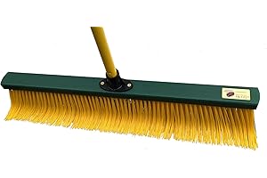 FRITZE FUSSELSCHRECK Fritze® Krallenbesen Hof & Garten 65 cm Kehrbreite mit Stiel – Abgewinkelte Borsten für Laub, Nadeln & unebene Böden – Ideal für Pflastersteine & Gartenwege – Premiumbesen – Made in Germany