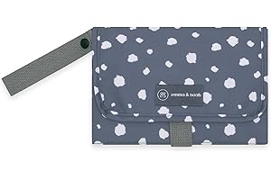 emma & noah Wickelunterlage für Unterwegs, 82x52 cm (gefaltet 25x18 cm), Abwaschbar, Wickeltasche mit Windeltasche für den Kinderwagen, Organizer für Windeln und Feuchttücher (Punkte Blau)