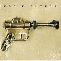 by One: FOO FIGHTERS: Amazon.fr: CD et Vinyles}