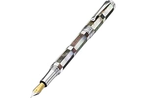 Wieczne pióro Xezo Maestro z kolekcji „vintage”, średni dyfuzor, wykonane ręcznie, o ośmiokątnym kształcie. Wklejka czarnej i białej perły Tahitian Black z chromowaną powłoką. Unikalne egzemplarze