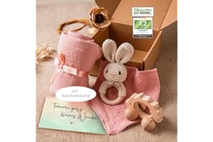 Baby Storch® Baby Geschenk zur Geburt Mädchen, 5-in-1-Set - Musselin Tuch, Lätzchen, Holz Spielzeug, Rassel, Geschenkverpackung