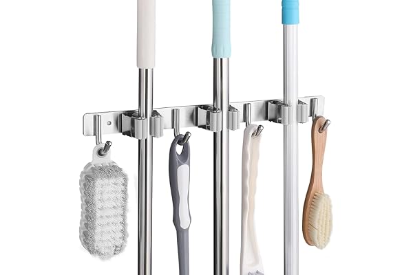 SHYOSUCCE Porte Balai Mural en Acier Inoxydable, Accroche Balai Mural avec 3 Emplacements et 4 Crochets pour Cuisine, Salle de Bain, Garage et Jardin, Gris