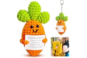 Qnynnty Positive Karotten Puppen Handgehäkelte Karotten Geschenk Pocket Hug Karotte Schlüsselanhänger mit Glücksbringer Karte Niedliche Positive Strickpuppe für Freunde Geburtstag Lustige Deko