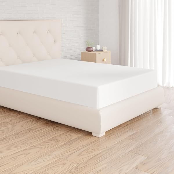 Amazon Basics Bedding Soft Microfibre Double Fitted Sheet with 12 inch (30 cm) Deep Pocket, 135 x 190 cm, White - 1