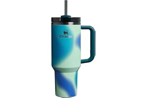 ‎STANLEY STANLEY Quencher H2.0 Flowstate Trinkflasche Mit Strohhalm 1.2L - Thermobecher Kühlt 11 Stunden - 48 Stunden Eisgekühlt - Thermosflasche BPA Frei - Edelstahl Trinkbecher - Coastal Teal Motion