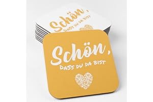 ‎FLYERALARM Schön DASS Du da bist Bierdeckel aus Pappe I Eckige Tischdeko Senfgelb (50 Stück) Deko aus umweltfreundlicher Holzschliffpappe (9,3cm x 9,3cm)