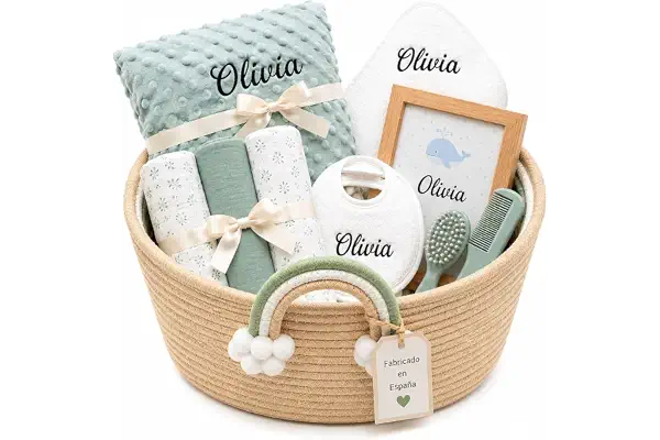 Canastilla Bebe Recien Nacido Personalizada Regalo Original Niño/a | Pack Cesta para Bebes con Manta Toalla Babero Muselina Accesorios con Nombre Bordado Kit y Set Completo Verde - Danielstore