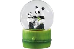 Water Globe - Pandas de Deluxebase. Bola de Nieve de Panda con Figura de Resina y Base Moldeada. Genial como decoración hogar, Adorno o Regalo. (Diseño seleccionado al Azar de 2 Colores)