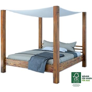 Holzbett mit hohem kopfteil