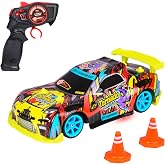 Dickie, 201104007, 2, 4 Ghz, Drift İşlevi, 4Wd, Şasi Lambalı, 2 Koni, Usb Şarjlı ile 60 Dakika Dolum ve S&uuml;r&uuml;ş 20 Dakika, 10 K